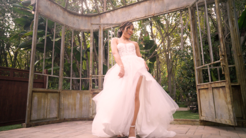 Bride dances and shows off wedding dress at Botanica